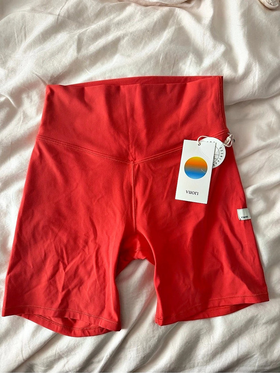 Vuori Pants - Vuori All the form Short Coral Size S NWT
